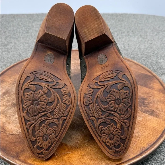 Sofft Boots Wm 10 M Olive Green Suede Laser Cut Ankle Boots Block Heel Back Zip - Picture 8 of 11